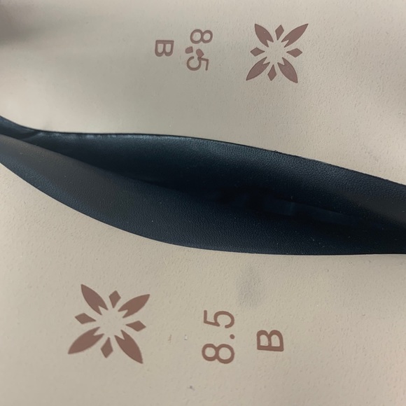 BCBGENERATION Hana Ruffle Pointed Toe Pump 8.5B - Picture 11 of 12